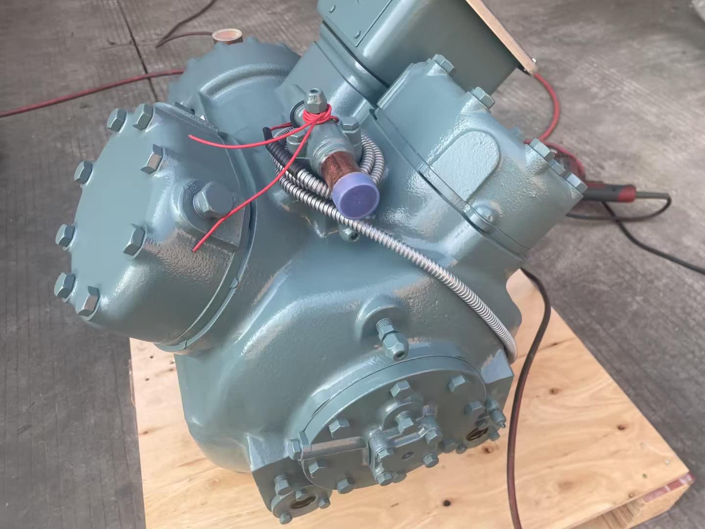 Carrier piston compressor 06EA550600