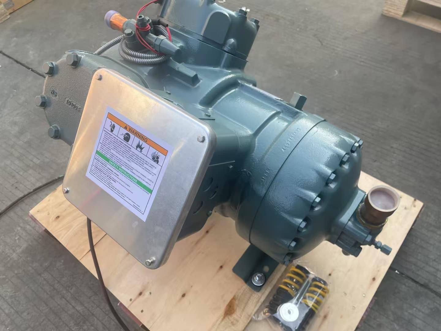 Carrier piston compressor 06EA550600